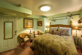 Hillside House Bed & Breakfast
