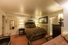 Hillside House Bed & Breakfast