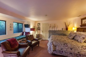 Hillside House Bed & Breakfast
