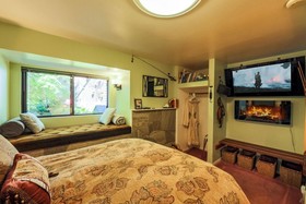 Hillside House Bed & Breakfast