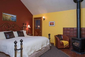 Tucker House Inn & Harrison House Suites