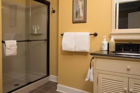 Tucker House Inn & Harrison House Suites
