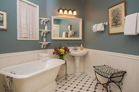 Tucker House Inn & Harrison House Suites