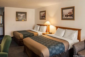 Econo Lodge Inn & Suites