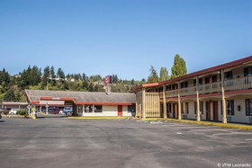Econo Lodge Inn & Suites