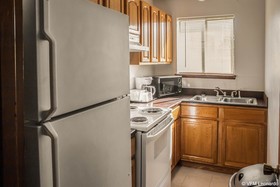 Econo Lodge Inn & Suites