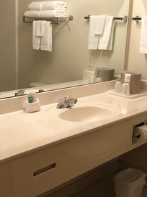 GuestHouse Inn & Suites Kelso/Longview