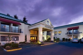 Best Western Plus Plaza By The Green