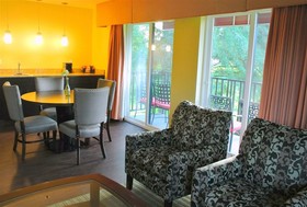 Best Western Plus Plaza By The Green