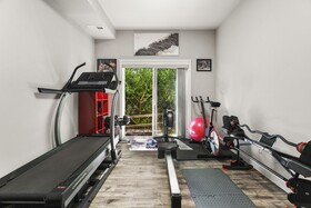 Greenbelt Sanctuary Hot Tub & Gym