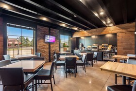 Cobblestone Hotel And Suites