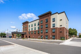 Cobblestone Hotel And Suites