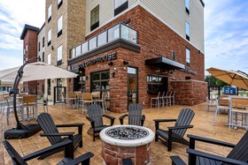 Cobblestone Hotel And Suites