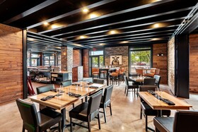 Cobblestone Hotel And Suites