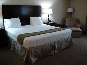 Holiday Inn Express & Suites Lynnwood