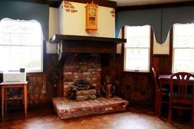 Auld Holland Inn