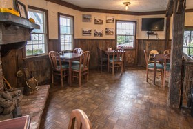 Auld Holland Inn