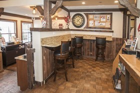 Auld Holland Inn