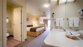 Lighthouse Suites Inn