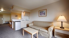 Lighthouse Suites Inn