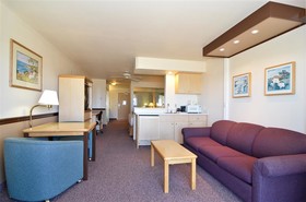 Lighthouse Suites Inn