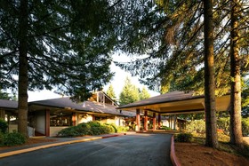 Olympia Hotel at Capitol Lake