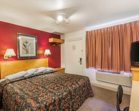 Rodeway Inn & Suites