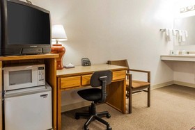 Rodeway Inn & Suites