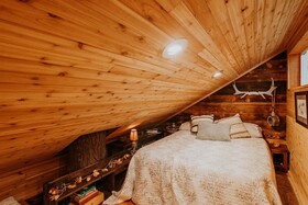 Treehouse Over the Water Eagles Nest
