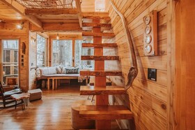 Treehouse Over the Water Eagles Nest