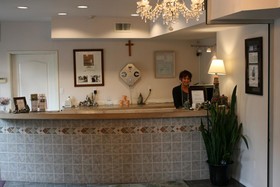 Tides Inn & Suites
