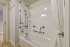 Hampton Inn & Suites Seattle/Redmond