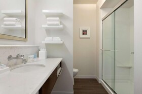Hampton Inn & Suites Seattle Renton