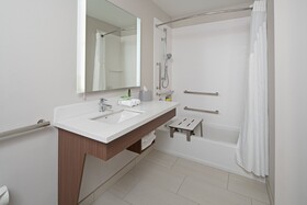 Holiday Inn Express & Suites Seattle-Sea-Tac Airport