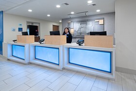 Holiday Inn Express & Suites Seattle-Sea-Tac Airport