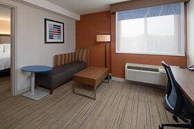 Holiday Inn Express & Suites Seattle-Sea-Tac Airport