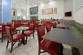 Holiday Inn Express & Suites Seattle-Sea-Tac Airport