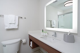 Holiday Inn Express & Suites Seattle-Sea-Tac Airport