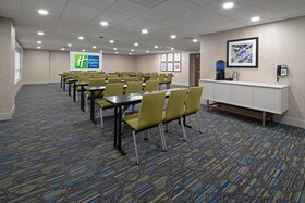 Holiday Inn Express & Suites Seattle-Sea-Tac Airport