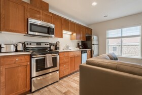 Domicile Suites At Elliott Bayview