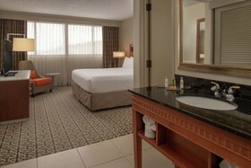 DoubleTree Suites by Hilton Hotel Seattle Airport - Southcenter