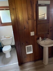 Curley's Resort & Dive Center