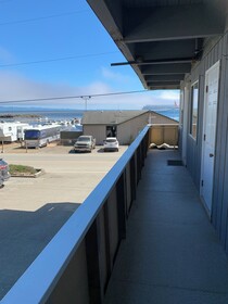 Curley's Resort & Dive Center