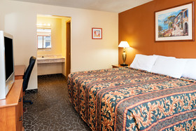 Howard Johnson by Wyndham Spokane