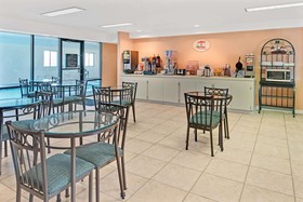Super 8 by Wyndham Spokane/West