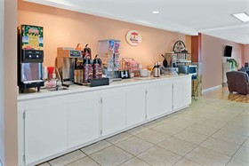 Super 8 by Wyndham Spokane/West