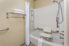 SilverStone Inn & Suites