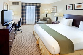 Holiday Inn Express Hotel & Suites Sumner