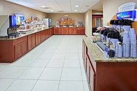 Holiday Inn Express Hotel & Suites Sumner