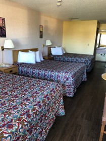 Sumner Motor Inn